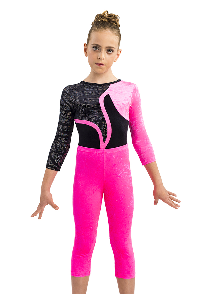 ERVY Leotard für Mädchen mit 3/4-Arm aus Samt in Schwarz-Pink mit Capri Tights tailliert in Neonpink.