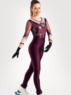 ERVY variabler Damen Jumpsuit mit verlängertem Bein für Eislaufen. Lila Overall mit Printdesign Blumen, 3/4-Arm aus Tüll und Strass.