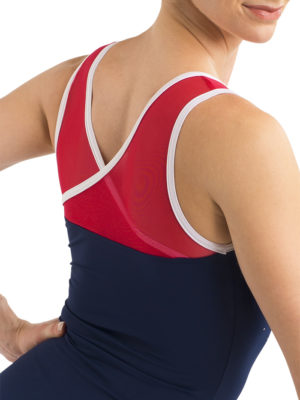 ERVY Trainingsanzug für Turnen und Gymnastik in blau-rot mit elastischem Netz im Rücken. Criss-Cross im Rückenteil und ohne Arm.
