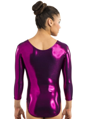 ERVY lila Turnbody mit 3/4-Arm und aus glänzendem Material. In vielen Farben.