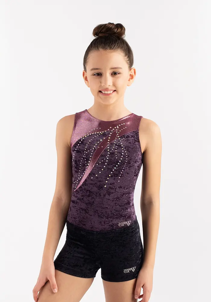 ERVY Turn-Sparset: ärmelloser Samt Turnanzug in Violett mit rosa Glanz und Strass sowie hüfttiefe Samt-Hipster in Schwarz.